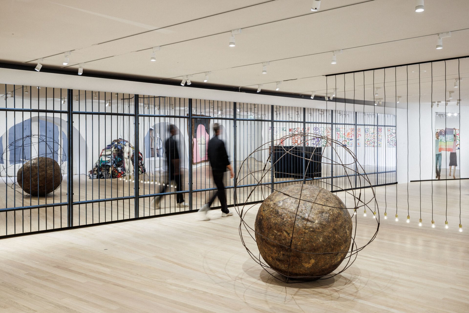 アート・デザイン・音楽 ART POVERA Arte Povera is not minimal. It's radical. ” — Michelangelo